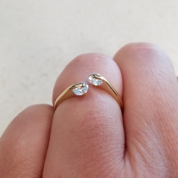 Delicate 18k Ring - Picture 8 of 8